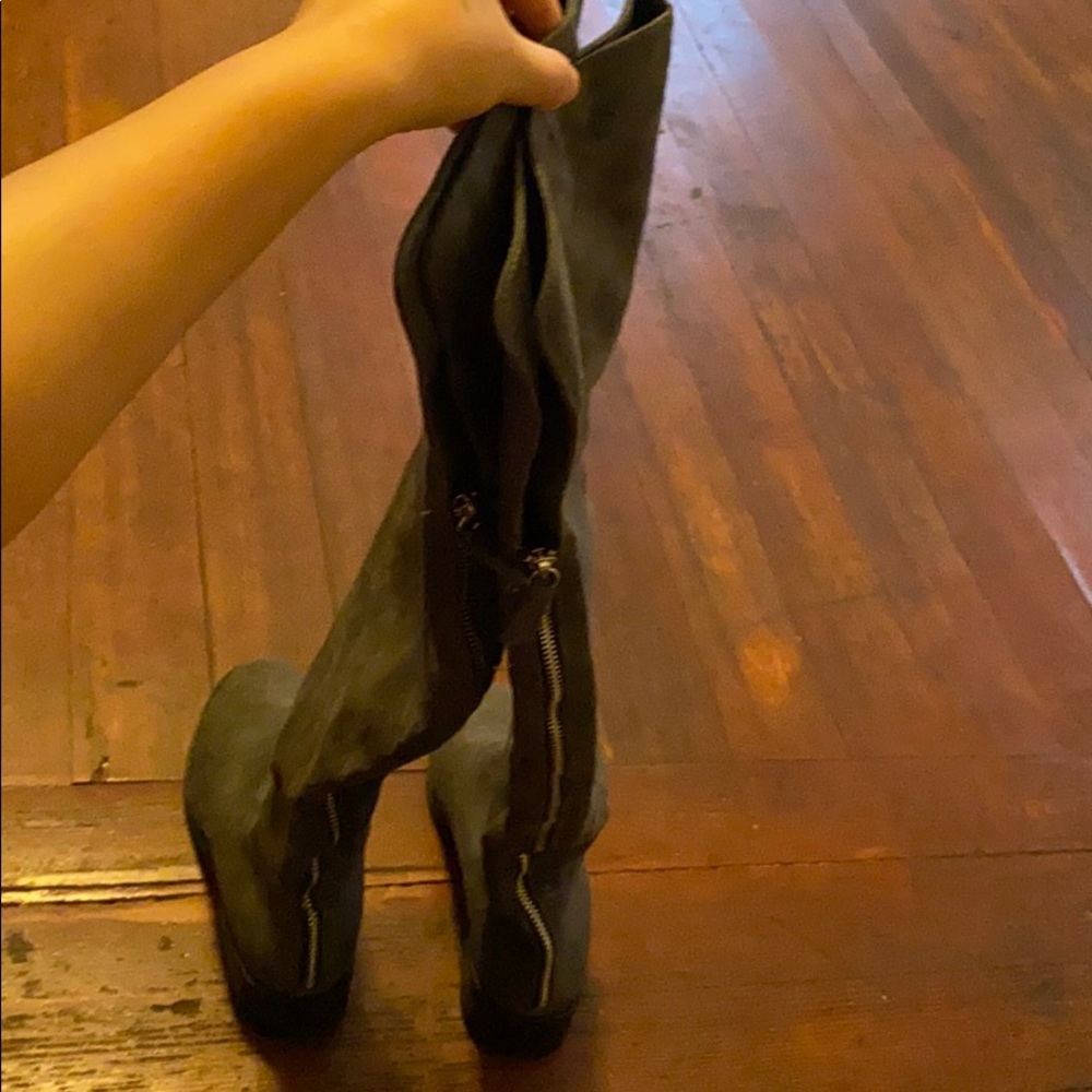 Knee high boot - Picture 3 of 4
